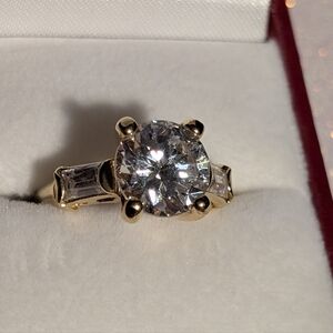 Elegant Gold Solitaire Ring Sz 6